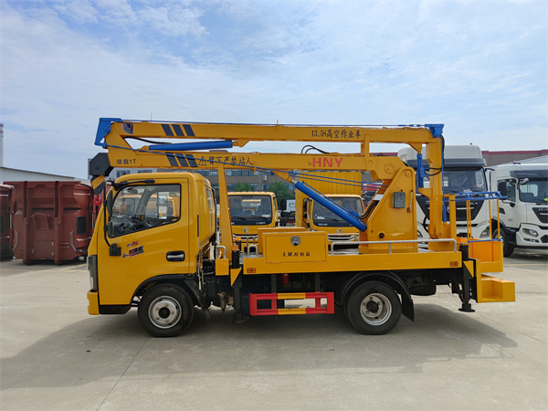 東風(fēng)13.5米藍(lán)牌高空作業(yè)車