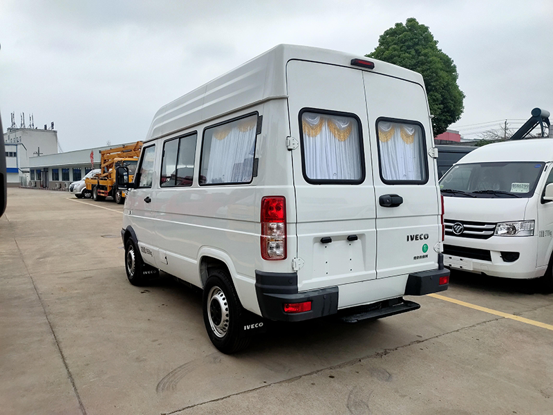 依維柯得意(中頂)殯儀車